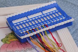 Gamma OG-P50 Органайзер для ниток мулине ЭВА пластик 27 см в блистере на 50 цветов фото 5