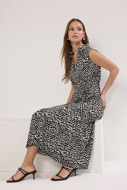 TRENDYOLMILLA Siyah Geometrik Bask?l? S?f?r Kol V Yaka Etegi F?rf?rl? Midi Orme Elbise TWOSS25EL00703