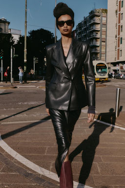 FAUX LEATHER DOUBLE-BREASTED BLAZER - Zara фото 10