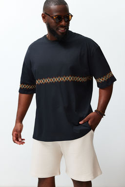 TRENDYOL MAN Buyuk Beden Siyah Oversize/Genis Kesim %100 Pamuklu Etnik Nak?sl? Rahat T-Shirt TMNSS24BF00008 - Trendyolmilla фото 3