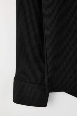 Siyah Regular Fit Waffle Dokulu Mevsimlik Erkek Gomlek TMNSS26GO00004