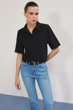Siyah Kal?n Pamuklu Vatkal? Polo Yaka Regular/Normal Kal?p Orme T-Shirt TWOSS25TS00195