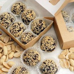 "Шоколадные с арахисом", конфеты ручной работы