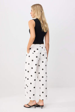 Beyaz-_ok Renkli Puantiyeli Barrel Beli Lastikli Gabardin Pantolon TWOSS26PL00131 - Trendyolmilla фото 4