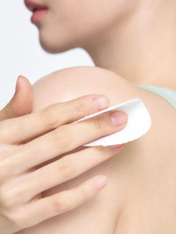 Celimax Осветляющие пэды для тела с PHA-кислотой Ji Woo Gae One Step Body Brightening Pad 60 шт celimax