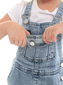 Полукомбинезон джинсовый для девочек - Синий мир фото 9