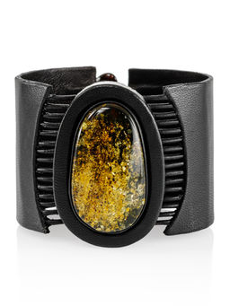 Браслет-манжета из натуральной кожи и зелёного янтаря Амазонка