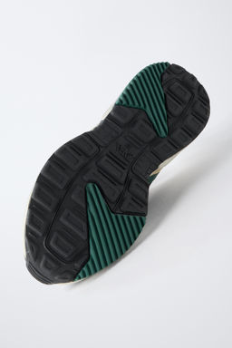 TRAINERS WITH AIR CUSHION