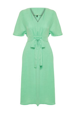 Yesil Baglama Detayl? A Kesim V Yaka Midi Dokuma Elbise TWOSS23EL01543