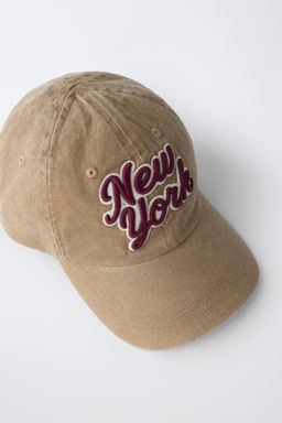 GORRA VARSITY TEXTO NEW YORK / Camel oscuro - Zara фото 3