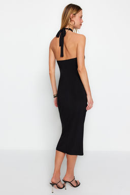 TRENDYOLMILLA Siyah Drape Detayl? Boyundan Baglamal? Vucuda Oturan Midi Esnek Orme Kalem Elbise TWOSS23EL02370