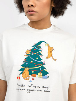 Хлопковая белая футболка с новогодним принтом - Mark formelle фото 4