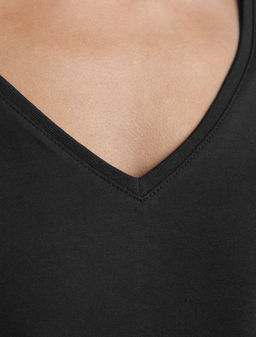 Футболка с V-вырезом и цельнокроеным рукавом из премиального хлопка - Vilatte фото 2