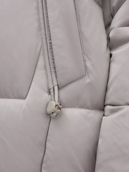 Пальто зимнее утепленное с мехом и капюшоном тренд светло-коричневого цвета 7630SK - Visdeer фото 10