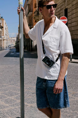 TRENDYOL MAN Limited Edition Beyaz Oversize Brode Bloklu Yazl?k Gomlek TMNSS23GO00135