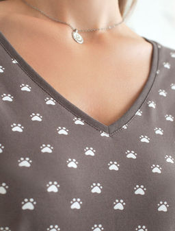 Свободная футболка с V-вырезом и цельнокроеным рукавом из 100% хлопка с принтом