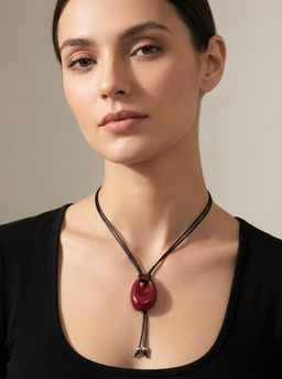 Кулон на шнурке