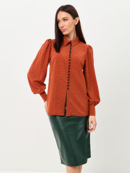 Стильная женская рубашка классического кроя с элементами романтики, горох крупный черный на терракотовом - Tantino фото 3