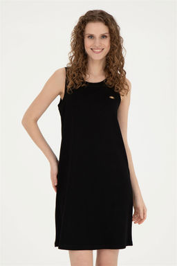 Женское черное трикотажное платье