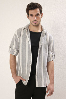 TRENDYOL MAN Siyah Regular Fit Dusuk Omuz Cizgili Etamin Dokulu Yazl?k Gomlek TMNSS25GO00029