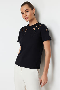 TRENDYOLMILLA Siyah Brode Nak?sl? Basic/Regular Kal?p Orme T-Shirt TWOSS24TS00069  фото 10