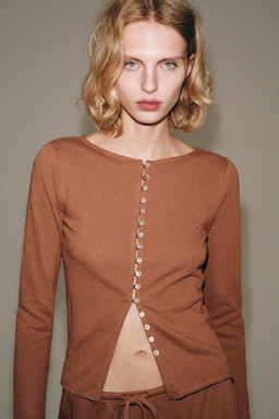 CAMISETA R?STICA BOTONES / teja oscuro - Zara фото 2
