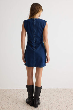 Koyu Mavi Az Esnek Bel Detayl_ Mini Denim Elbise TWOAW27EL00029 - Trendyolmilla фото 4