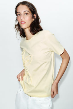 CAMISETA FLOR RELIEVE / Amarillo - Zara фото 2