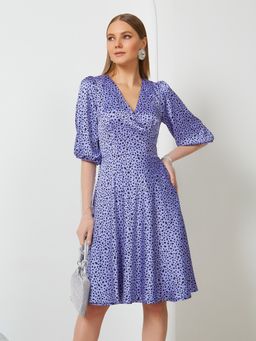 Платье из атласа с принтом