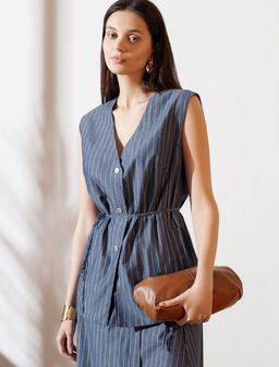 Удлиненный костюмный жилет в полоску с поясом из легкого хлопкового поплина