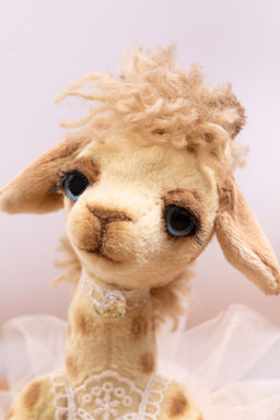 HobbyBe Ресницы для кукол и игрушек 20 шт. СК/Распродажа EYL- 4 светло-русый (длина 12мм)