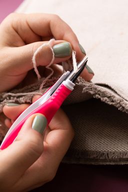 Ножницы Micron VIT-36 для обрезки ниток снипперы в блистере 120 мм розовые