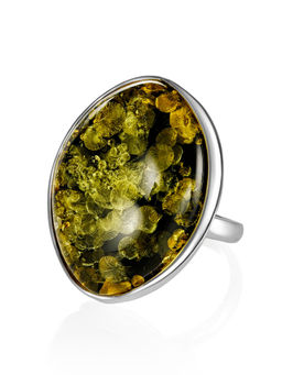 Красивое кольцо из натурального искрящегося янтаря зеленого цвета в изящном обрамлении Лагуна