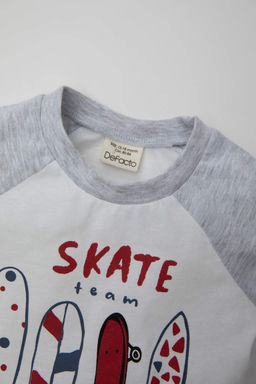 Футболка из двух предметов с короткими рукавами и принтом скейтборда для маленьких мальчиков - Defacto фото 2