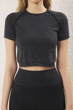 Siyah Seamless/Dikissiz Crop Orme Tak?mlanabilir Spor Ust/Bluz THMSS25BZ00004 - Trendyolmilla фото 3