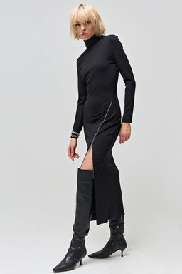 Платье из плотного трикотажа с застежкой на молнию черное