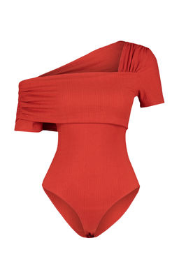 K?rm?z? Asimetrik Yakal? Fitted/Vucuda Oturan C?tc?tl? Orme Body TWOSS23BD00060