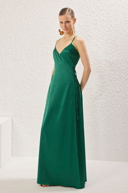 TRENDYOLMILLA Siyah A-Kesim Saten Dokuma Uzun S?k Abiye & Mezuniyet Elbise TPRSS25AE00108