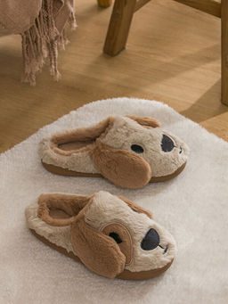 K?pek Fig?rl? Pel?? Kad?n Ev Terli?i