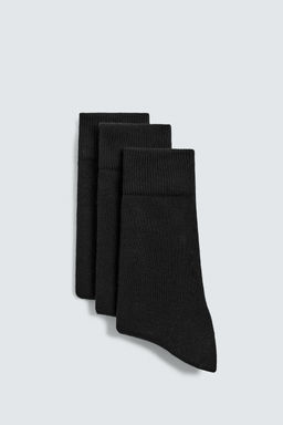 3-PACK OF STRUCTURED SOCKS