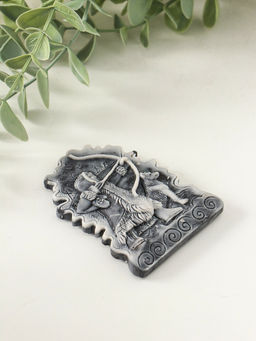 Магнит "Охотник с луком (барельеф)" 8 см