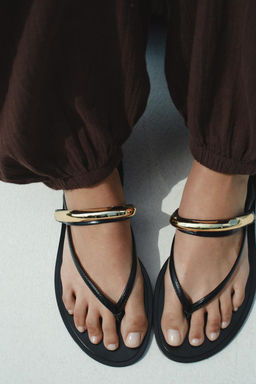 SANDALS WITH METAL APPLIQUE - Zara фото 7