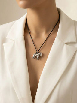 Подвеска на шнурке