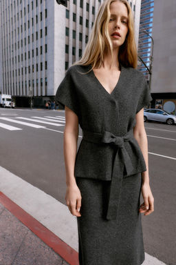 KNIT WAISTCOAT WITH BELT - Zara фото 2