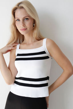 10084 Топ вязаный чёрно-белый