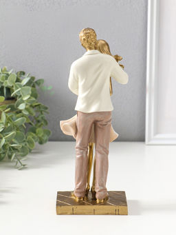 Сувенир полистоун "Молодая семья и покупка дома" 25,5 см