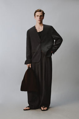 PANTAL?N PLIEGUES TRAJE RELAXED FIT / Beige claro