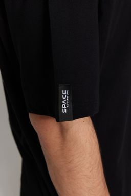 TRENDYOL MAN Lacivert Oversize/Genis Kesim Uzay Bask?l? Etiket Detayl? %100 Pamuklu T-Shirt TMNSS23TS00125 - Trendyolmilla фото 5