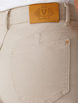 Джинсы клеш с прорезями и необработанным краем из эластичного денима средней плотности - Vilatte фото 3