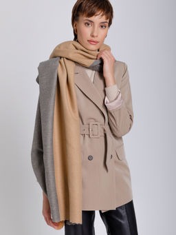 в составе шерсть Большой, мягкий, теплый двусторонний палантин с рисунком в стиле арт-деко. - Tantino фото 4